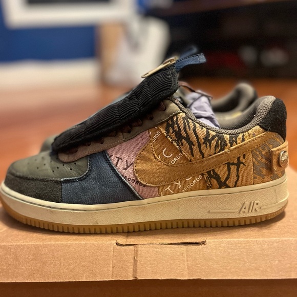 Nike Air Force 1 Cactus Jack X - Picture 4 of 7